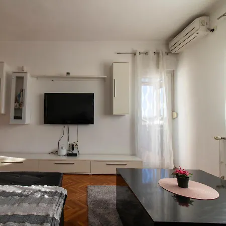 Melanie Apartment