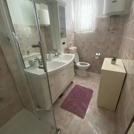 Melanie Apartment